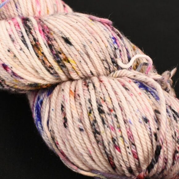 Madelinetosh DK Twist Yarn Superwash Merino 250 Yds Hand Dyed Klee Colorway - Picture 2 of 3